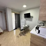 Roses Place גולם